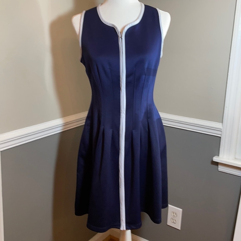 BETSY JOHNSON Flattering Sleeveless Navy Dress 6